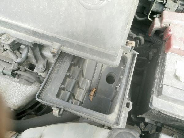 Air filter housing disconnected